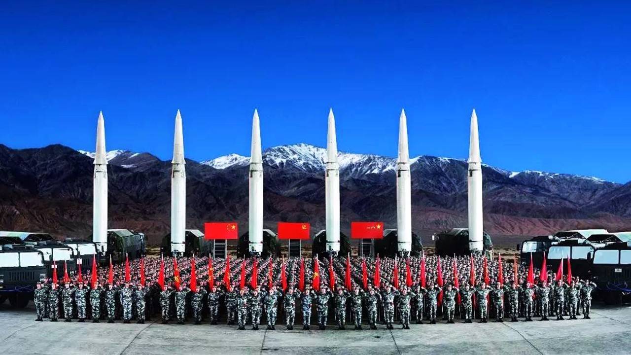 原創打破重型底盤效能天花板，火箭軍東風快遞這回真要跑得無影無蹤了