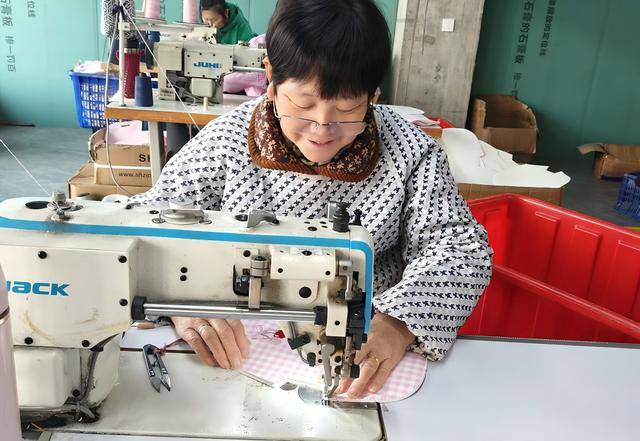 箱包廠裡“縫”出好日子