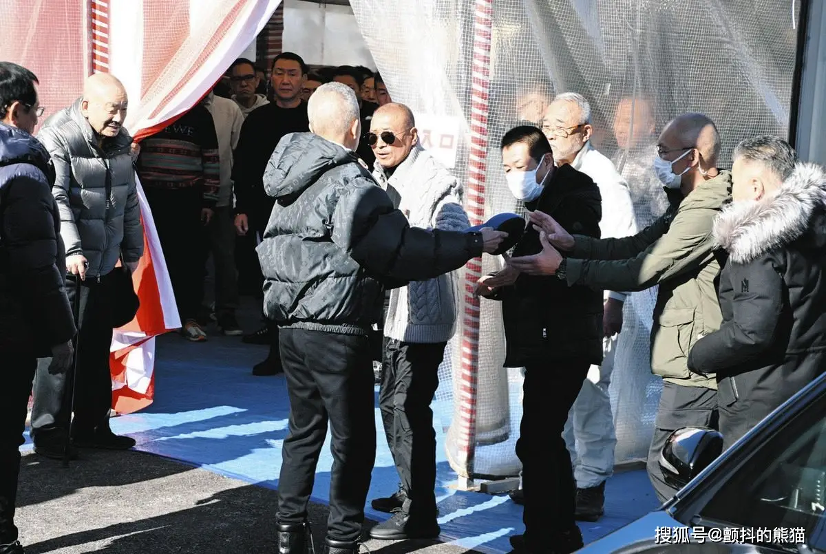 原創當黑社會遇上奢侈品：山口組元旦搗年糕，成了頂級奢侈品秀場