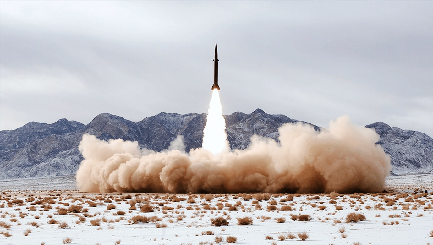 原創打破重型底盤效能天花板，火箭軍東風快遞這回真要跑得無影無蹤了