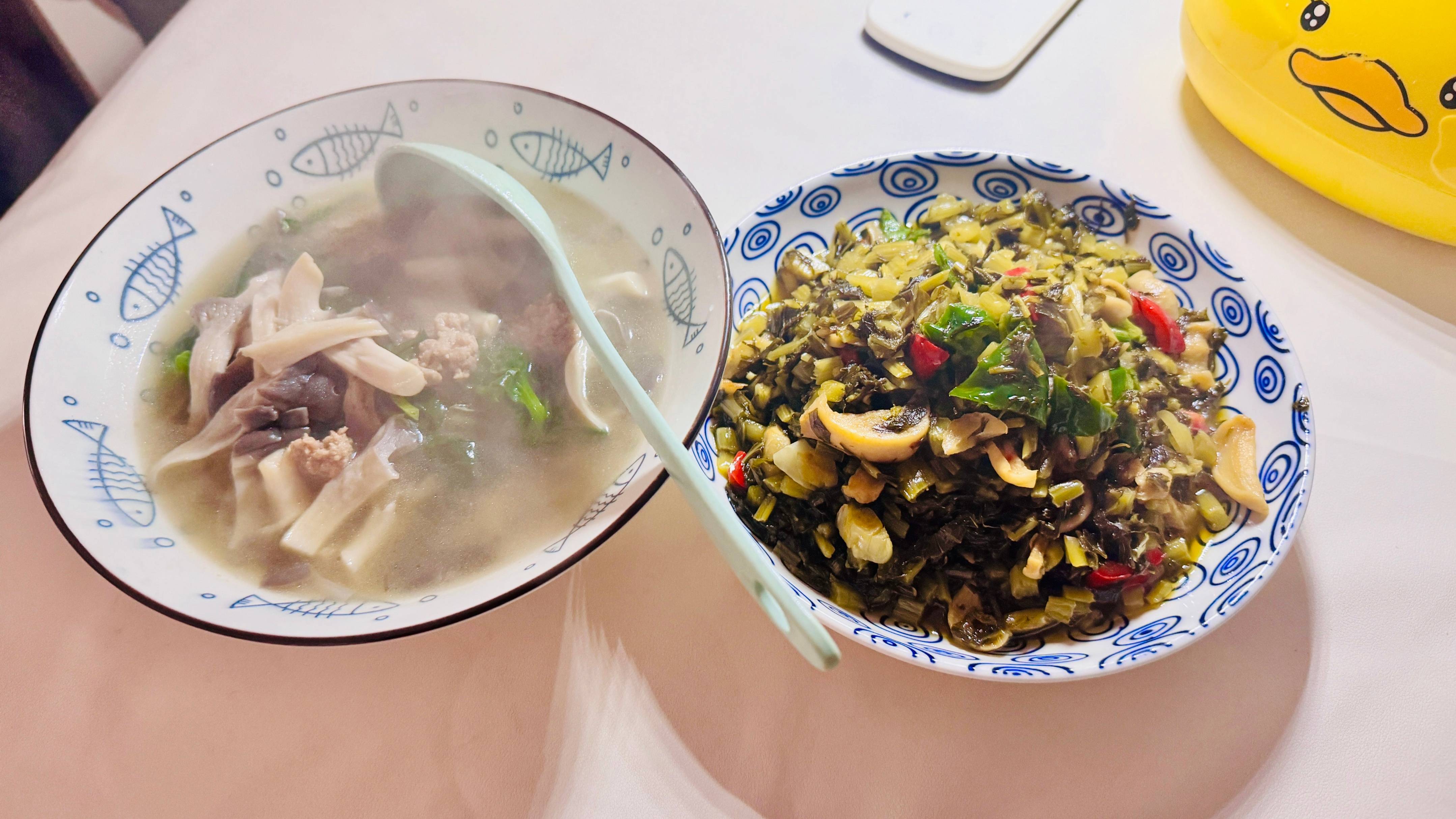 原創懶人週末菜譜：零失敗肉丸菠菜湯，暖胃又省心