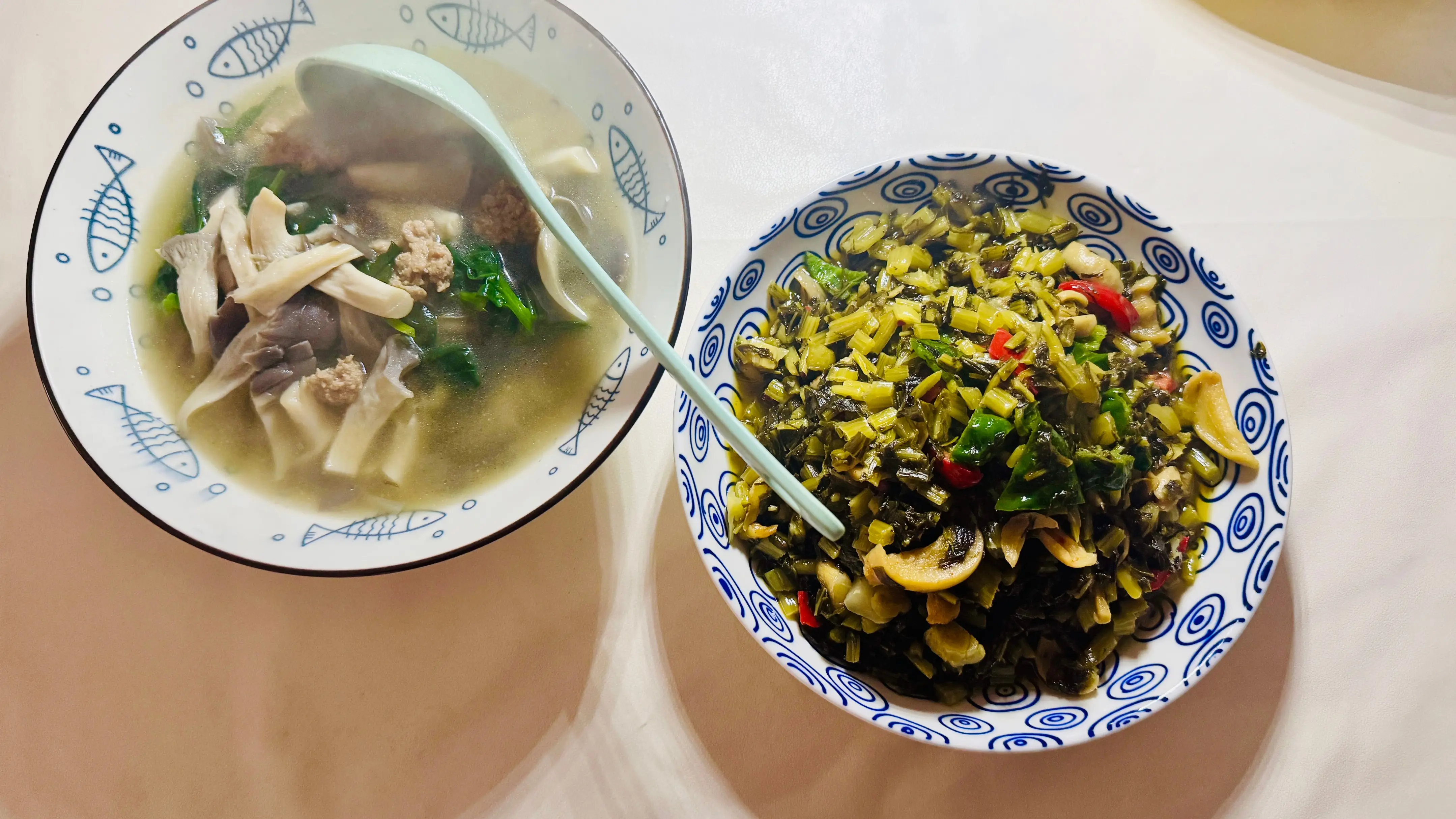 原創懶人週末菜譜：零失敗肉丸菠菜湯，暖胃又省心