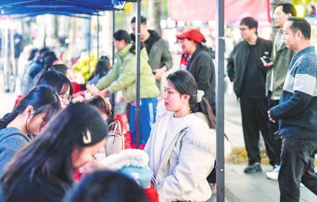 海南海口2場高校畢業生就業服務專項行動招聘會舉辦