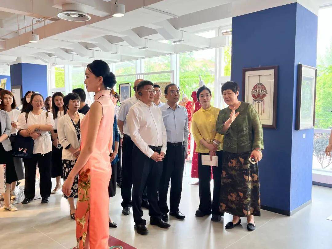 武功刺繡展品閃耀古城西安