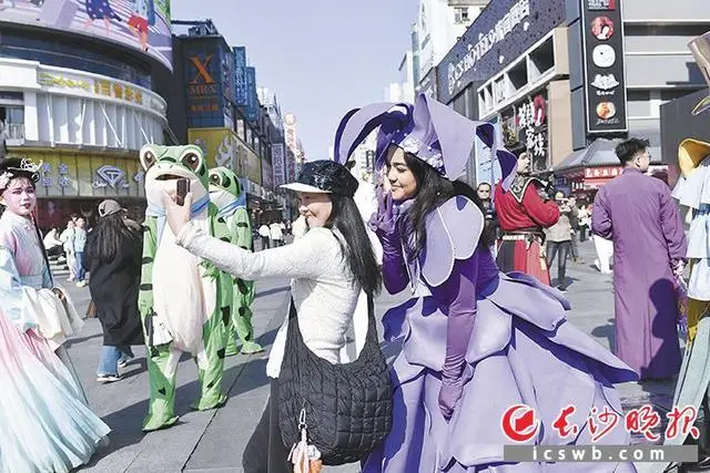 “天心劇·悅全球”戲劇嘉年華啟幕，天心區國際傳播中心同步揭牌